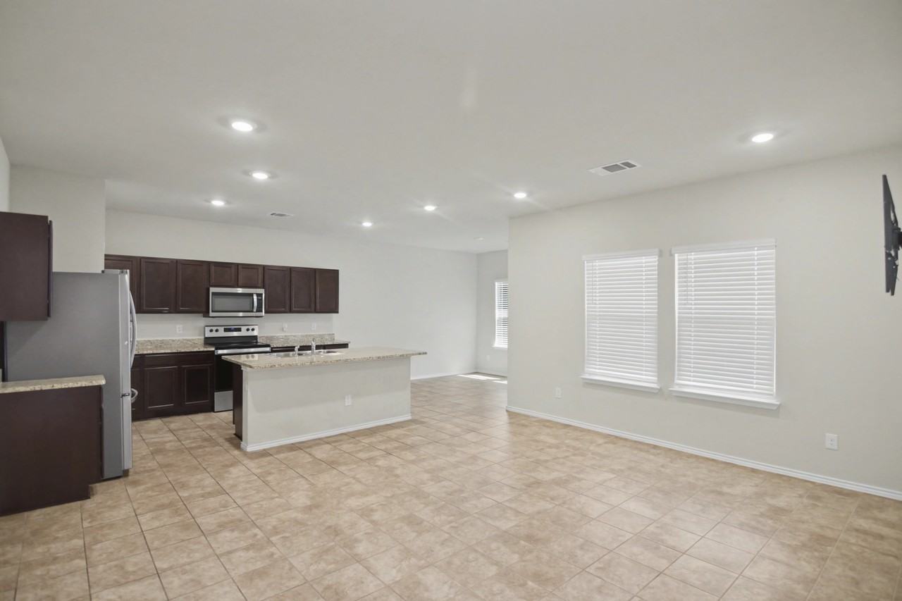 9610 Falme Ln - Photo 7 of 46