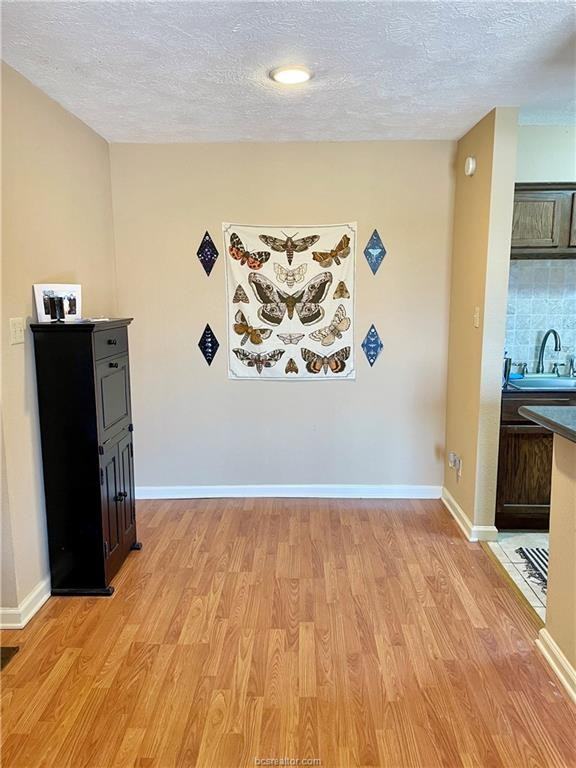 904 University Oaks Blvd #14 - Photo 3 of 9