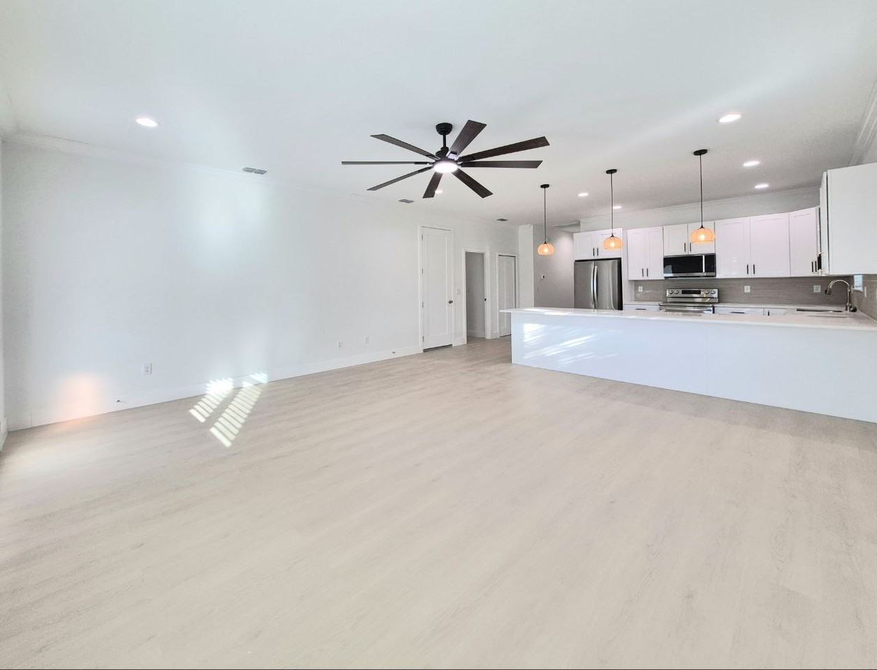 3304 E North Bay St - Photo 7 of 40