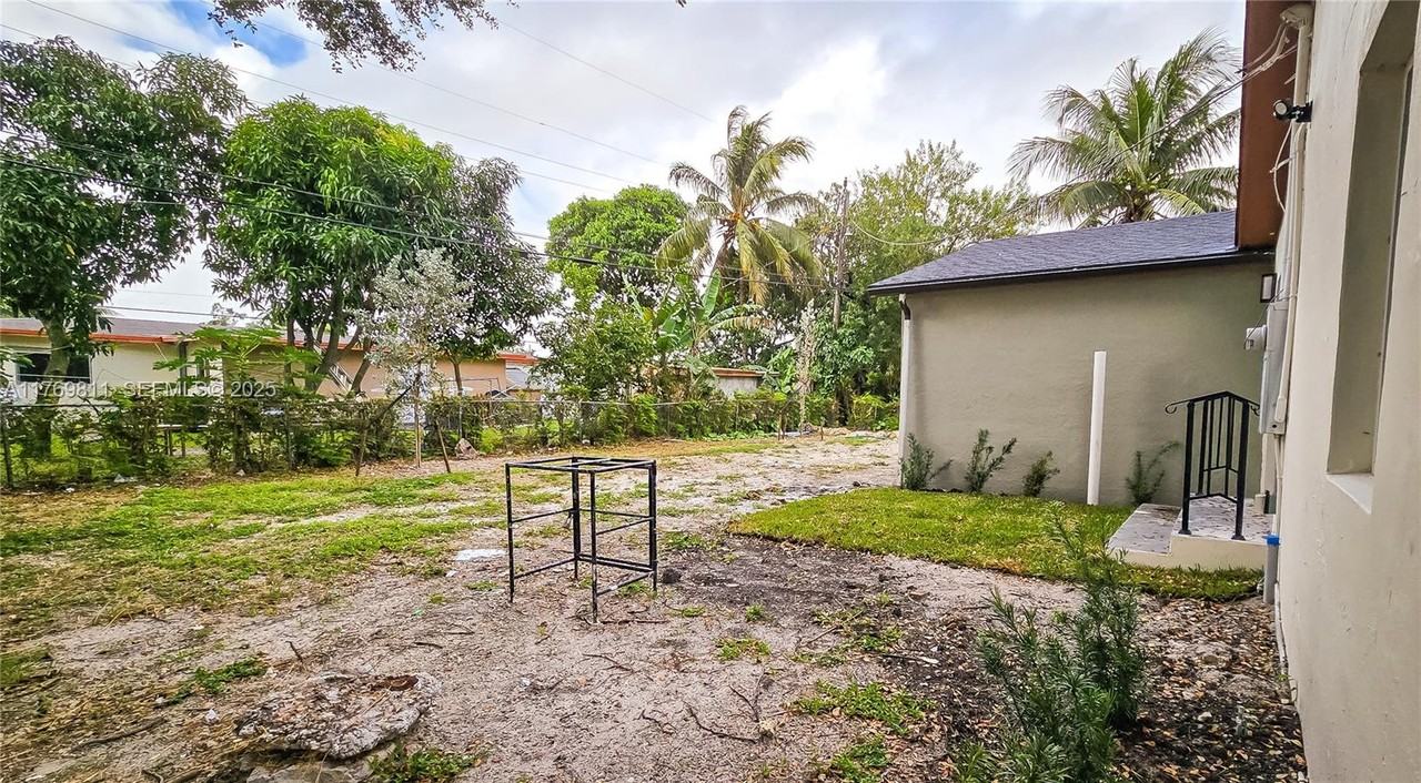 1066 Northwest 112th Street - Photo 5 of 19