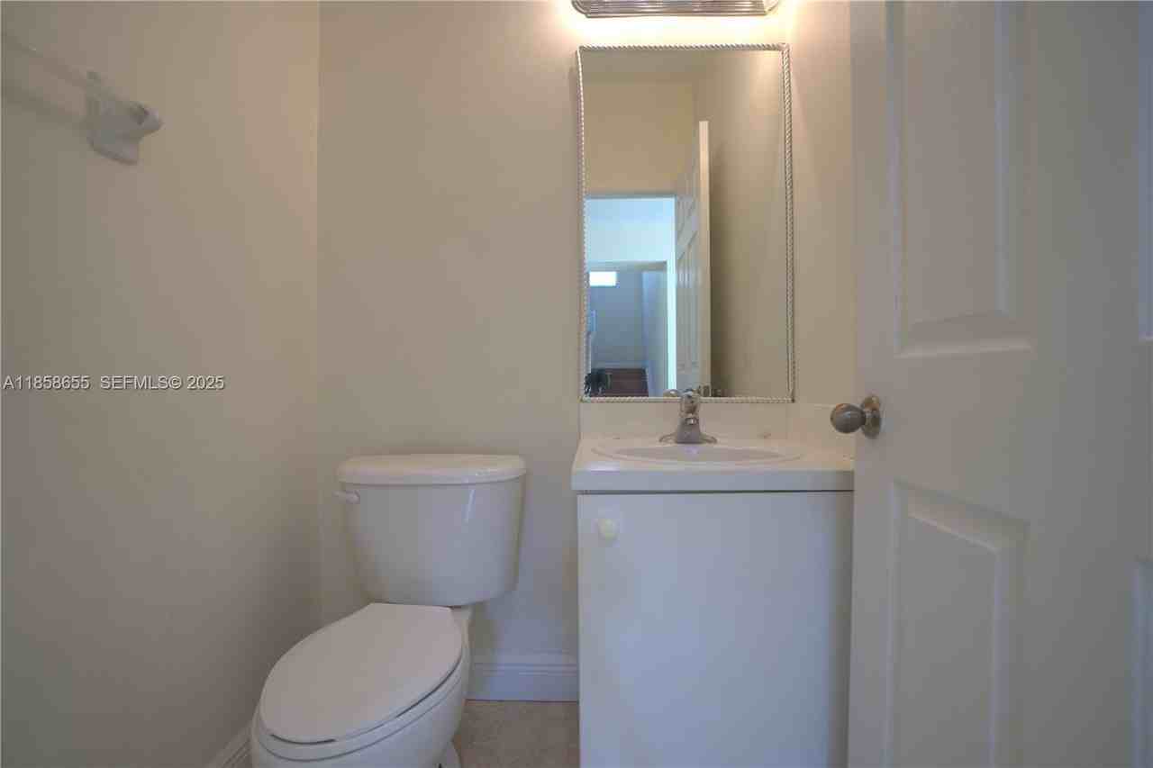 4100 Northeast 25th Street - Photo 6 of 25