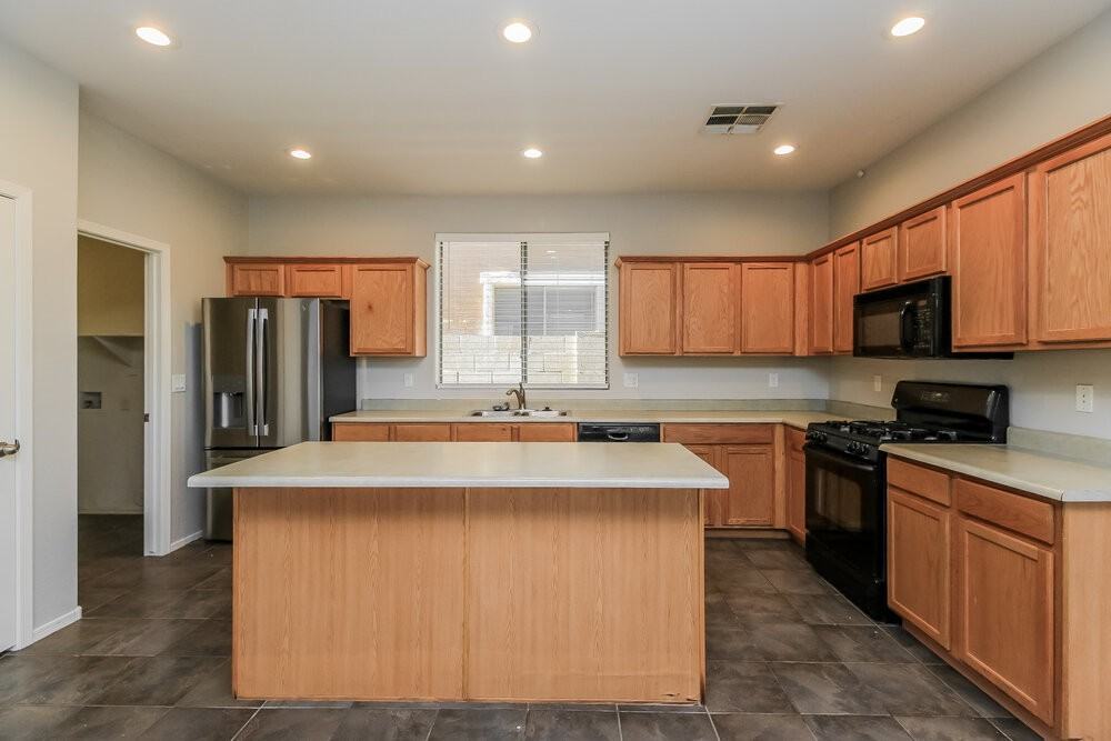 3070 S Southwind Dr - Photo 7 of 17