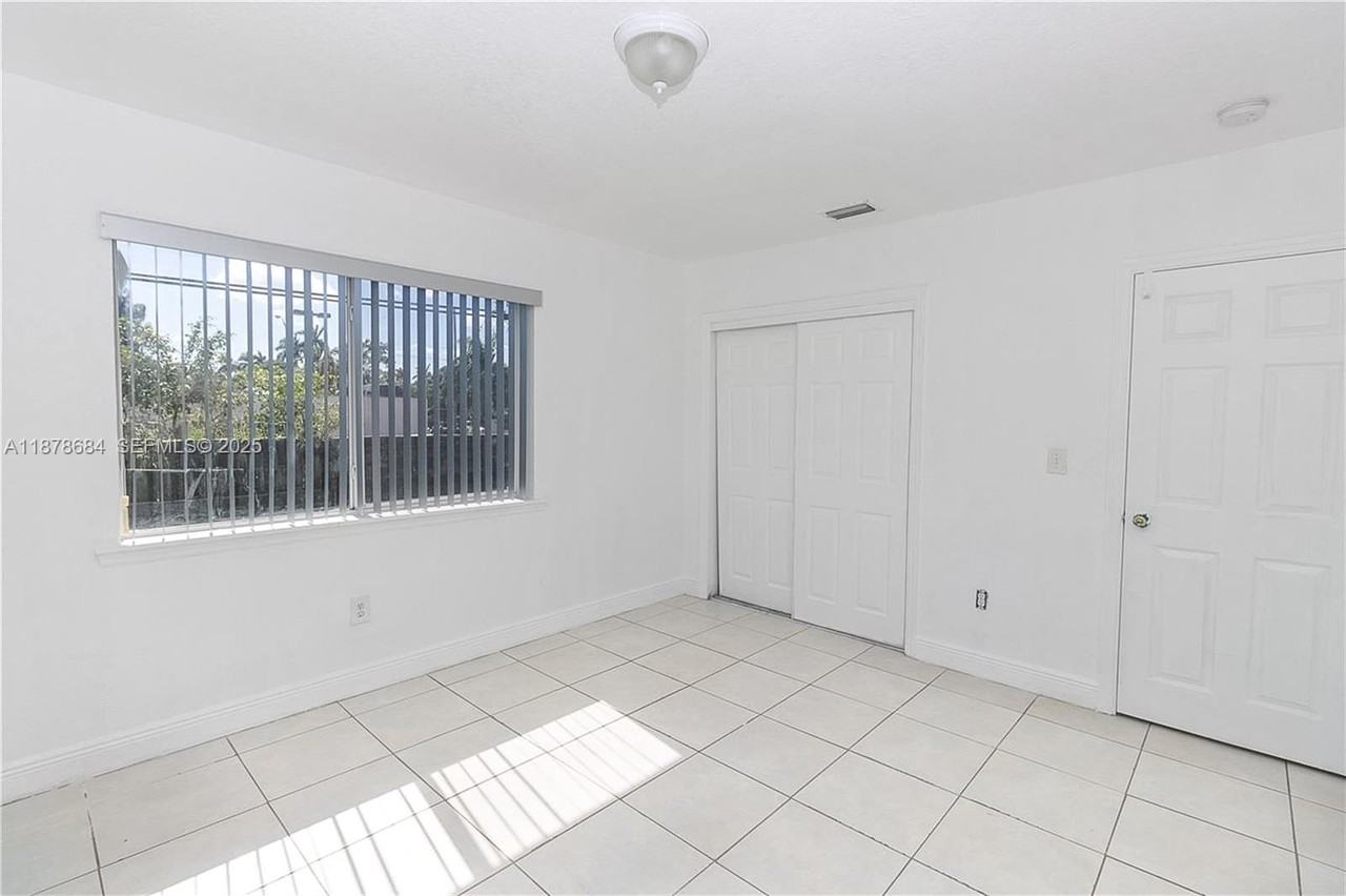 1206 Northeast 109th Street - Photo 4 of 21