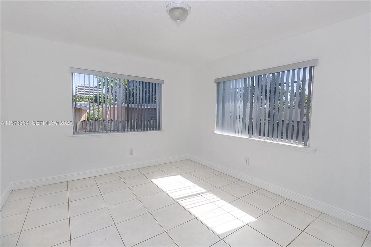 1206 Northeast 109th Street - Photo 6 of 21