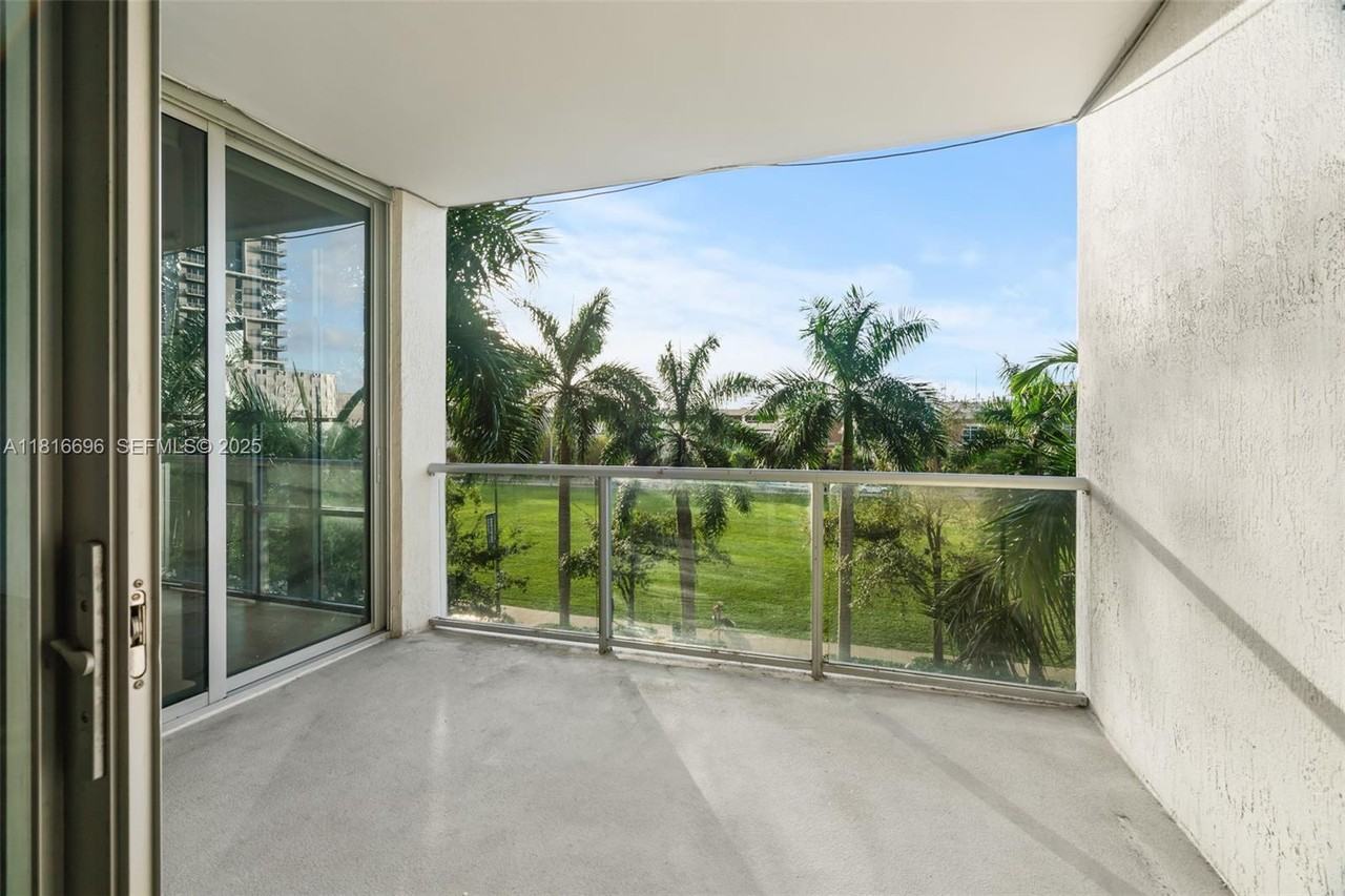 3451 Northeast 1st Court - Photo 4 of 16