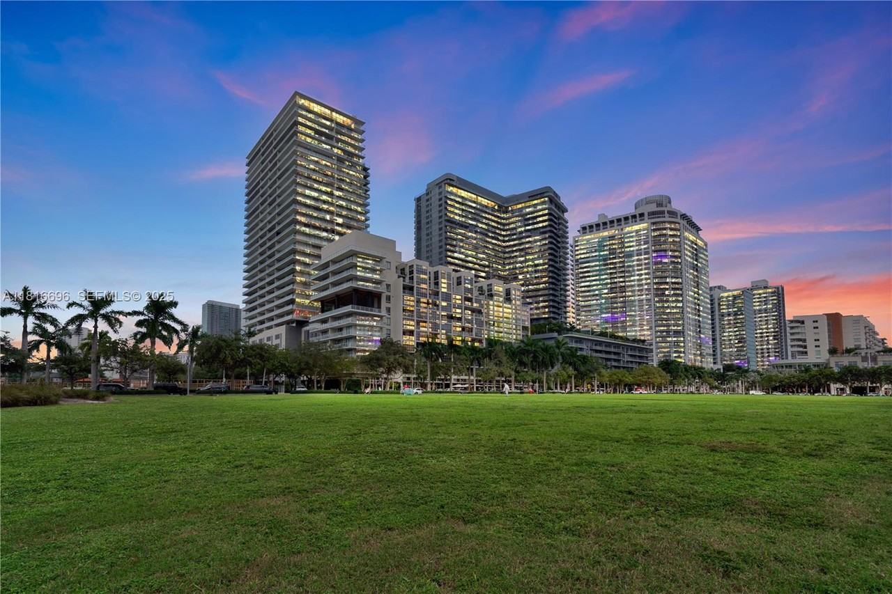 3451 Northeast 1st Court - Photo 5 of 16