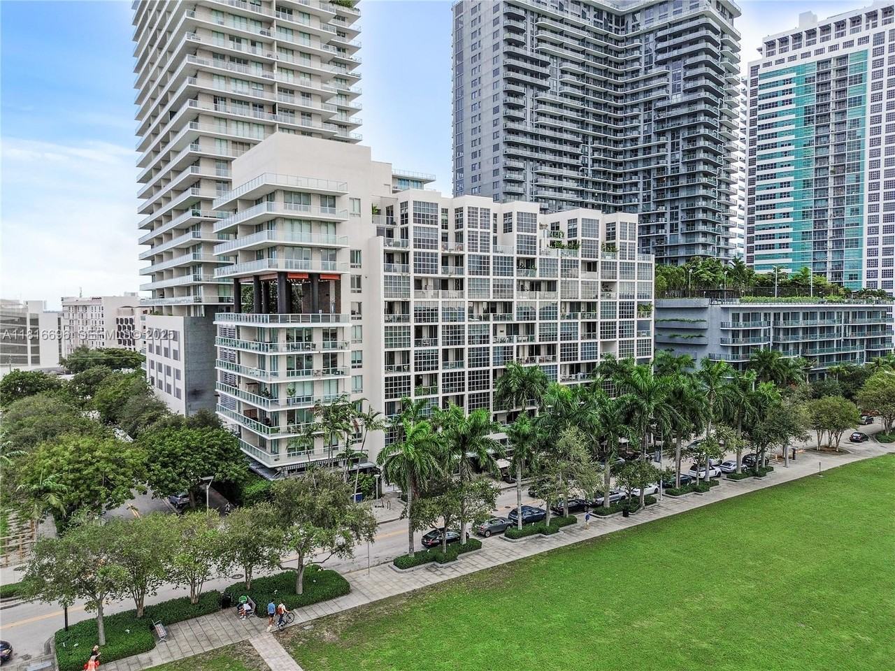 3451 Northeast 1st Court - Photo 6 of 16