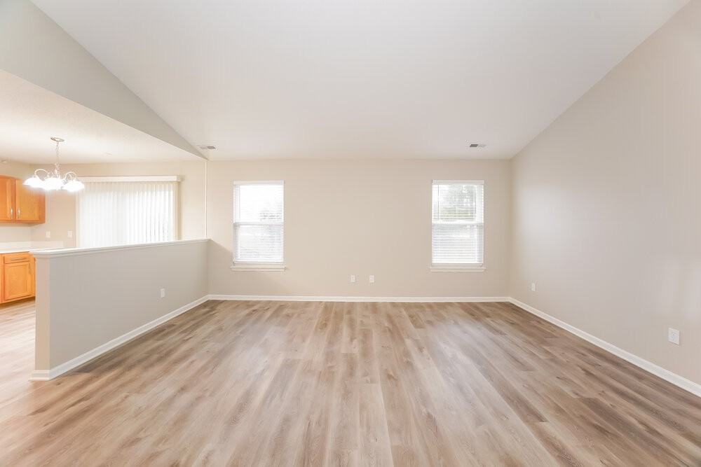 19219 Prairie Crossing Dr - Photo 4 of 16