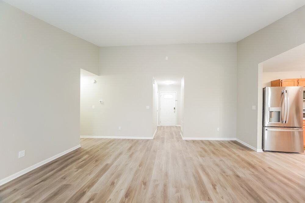 19219 Prairie Crossing Dr - Photo 5 of 16