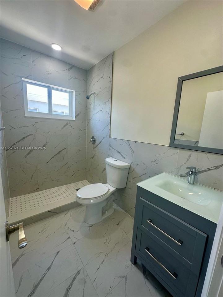 8125 Hawthorne Avenue ##3 - Photo 3 of 17