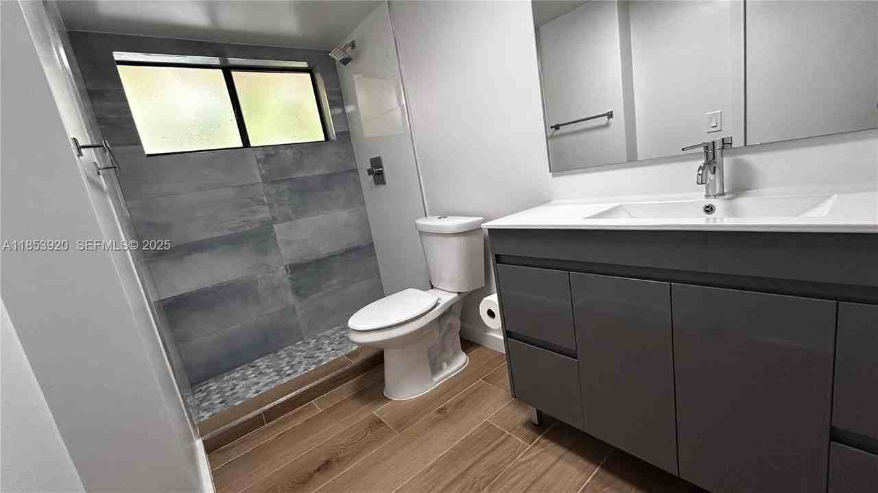 8415 Southwest 107th Avenue - Photo 7 of 28