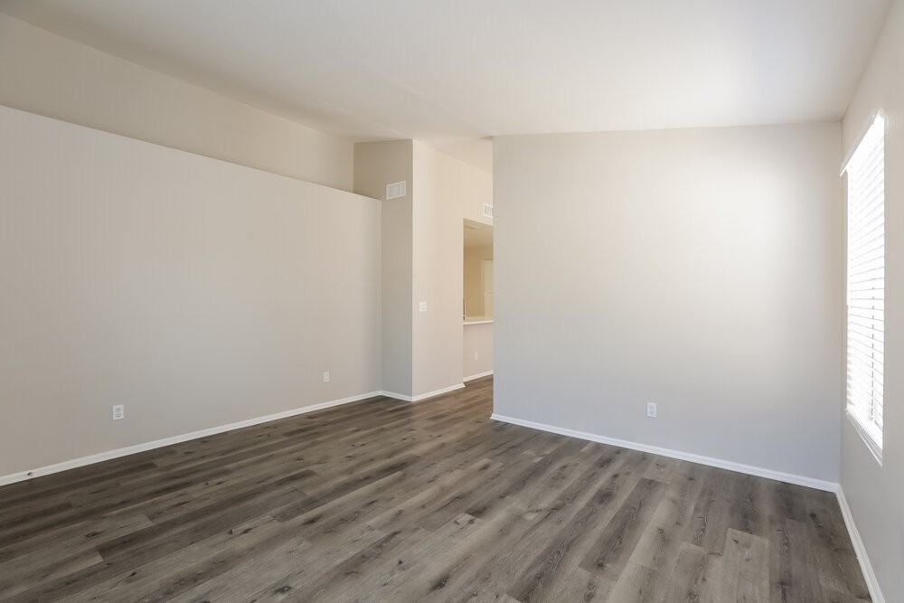 22234 N 32nd Ave - Photo 4 of 16