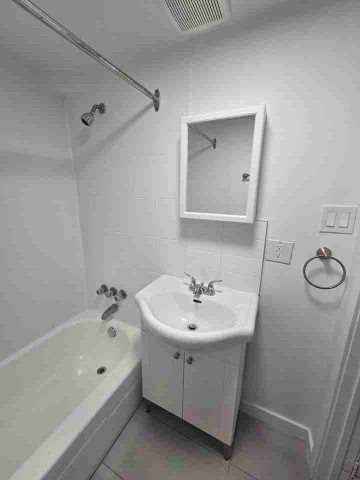 1575 Rue-Notre-Dame-de-Grâces #15 - Photo 3 of 7