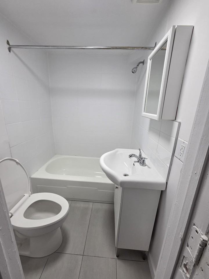 1575 Rue-Notre-Dame-de-Grâces #15 - Photo 4 of 7