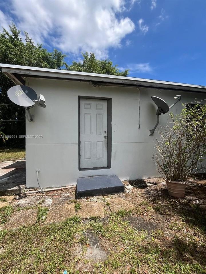 1351 Northeast 149th Street - Photo 4 of 6