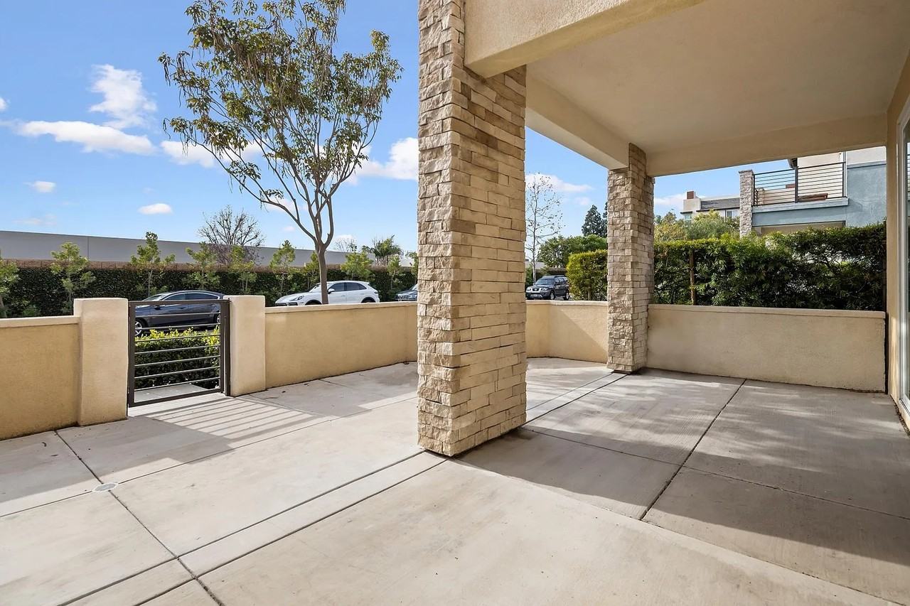 370 Broadway Dr #NA - Photo 3 of 28