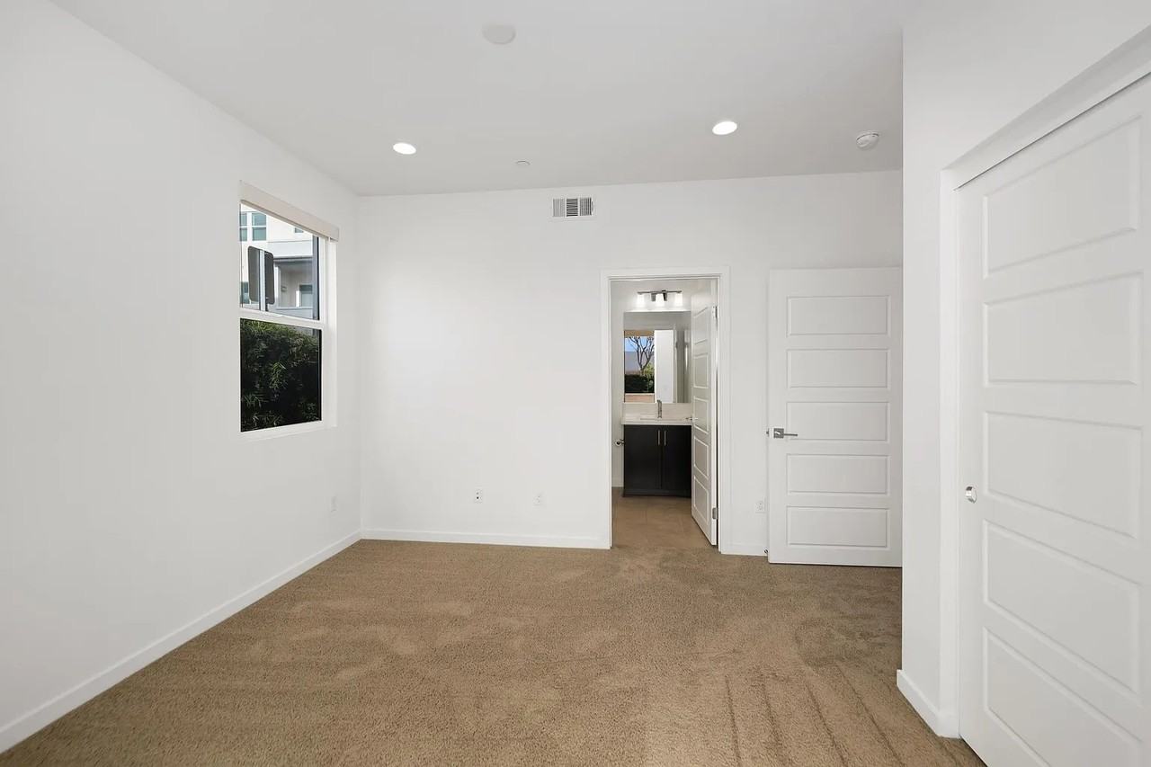 370 Broadway Dr #NA - Photo 5 of 28