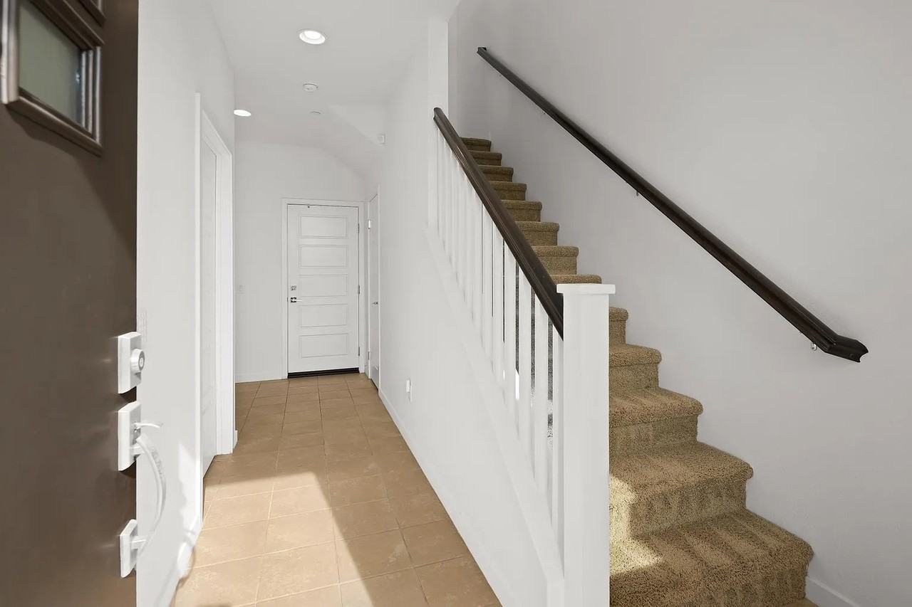 370 Broadway Dr #NA - Photo 7 of 28