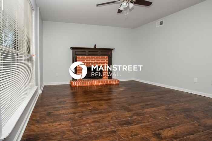 110 Crystal Green Ct - Photo 2 of 15