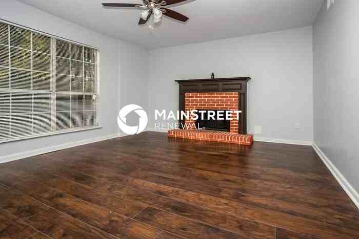 110 Crystal Green Ct - Photo 3 of 15