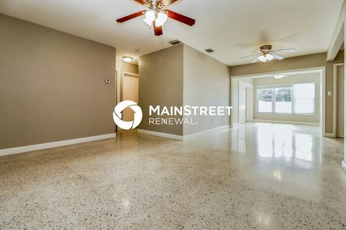 10554 52nd Ave N - Photo 4 of 16