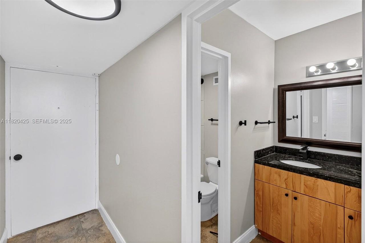 100 Lincoln Road - Photo 3 of 40