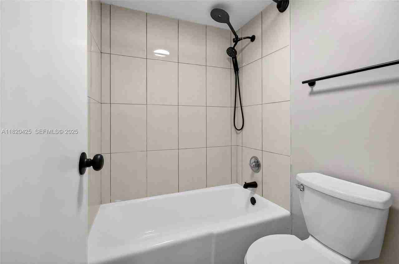 100 Lincoln Road - Photo 4 of 40