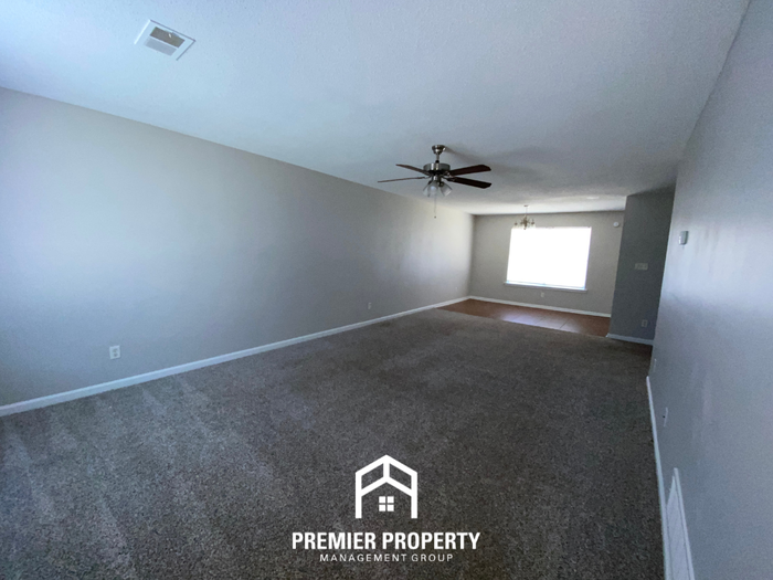 4561 Northwood Hills Dr - Photo 2 of 18