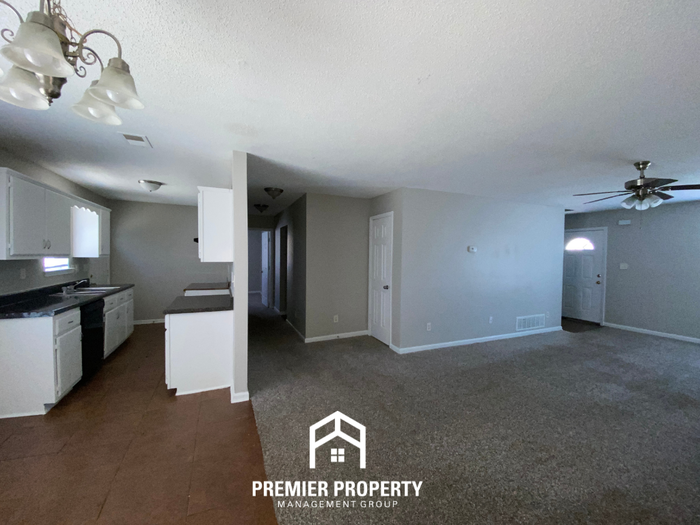 4561 Northwood Hills Dr - Photo 4 of 18