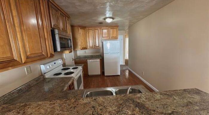 3208 Harvey St Nw - Photo 3 of 18