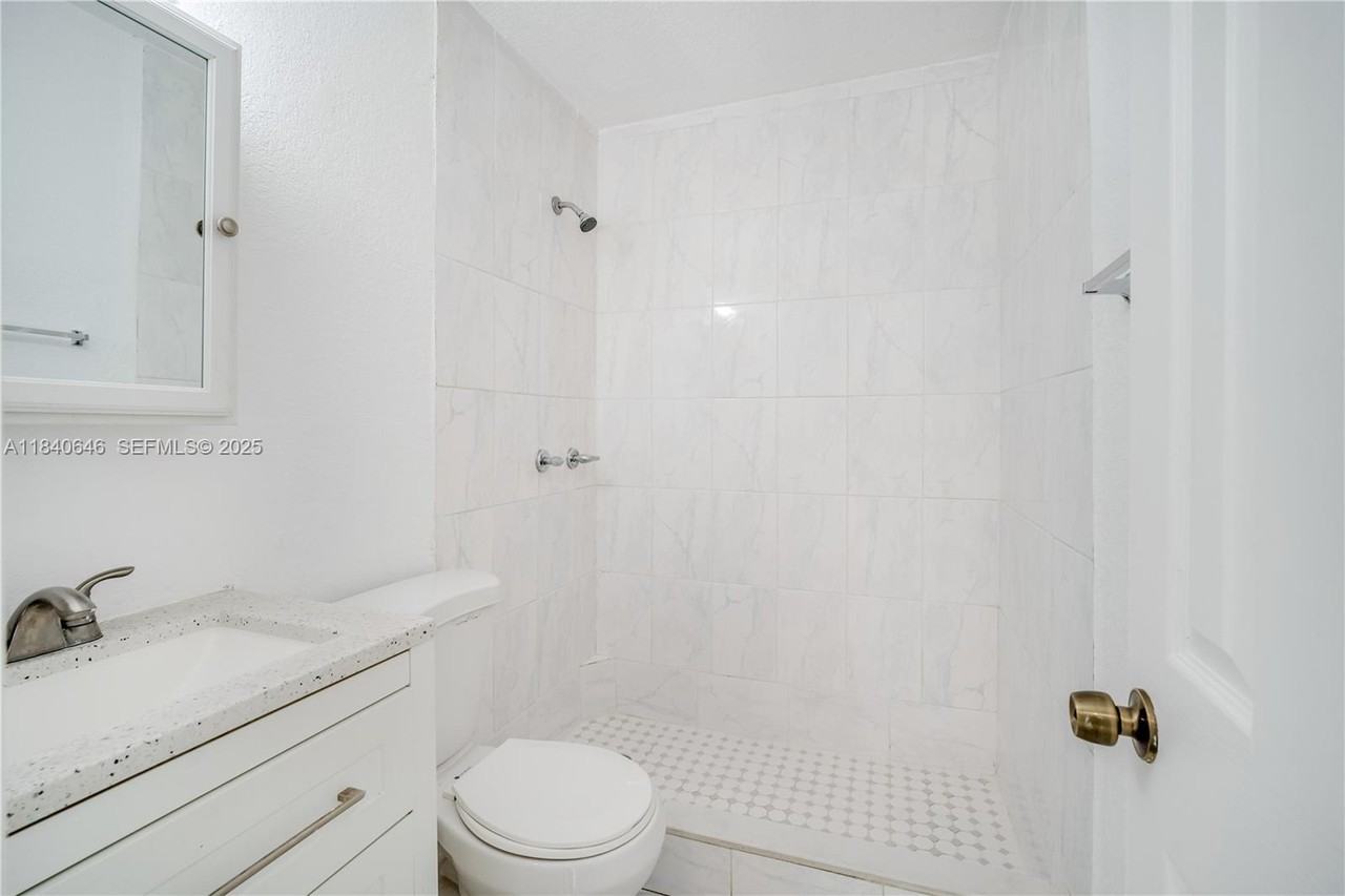 2833 Northwest 101st Street ##A - Photo 5 of 16