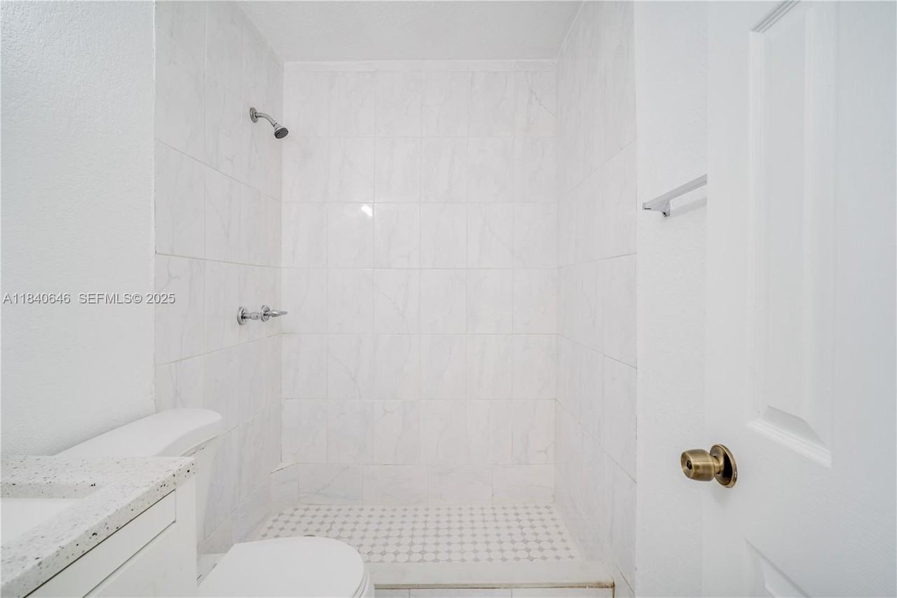 2833 Northwest 101st Street ##A - Photo 6 of 16