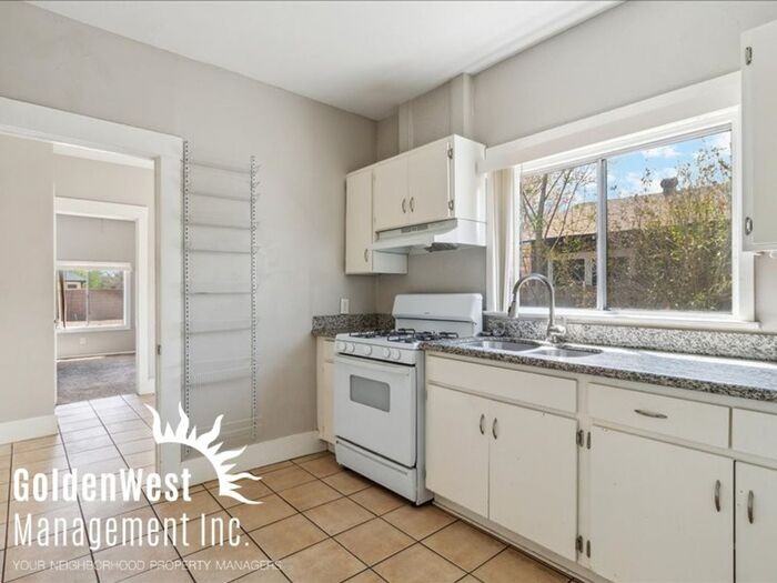 1307 E Brill St - Photo 2 of 8