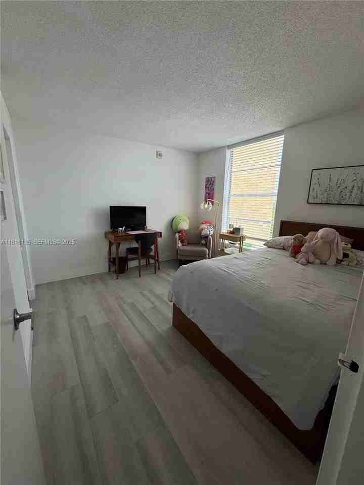 2000 Northeast 135th Street ##609 - Photo 3 of 16