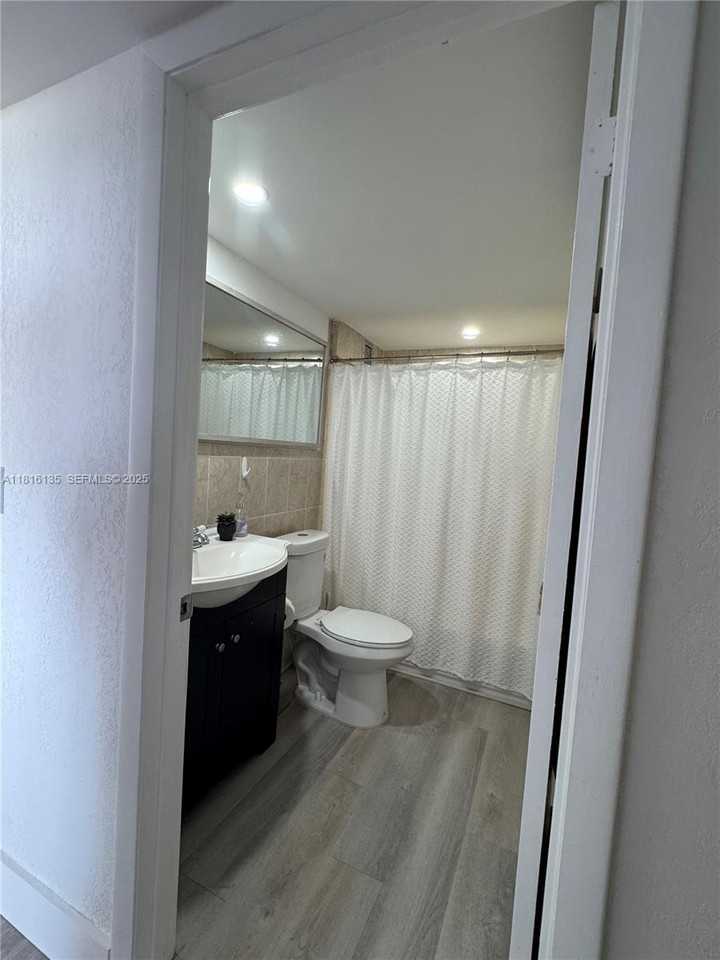 2000 Northeast 135th Street ##609 - Photo 5 of 16