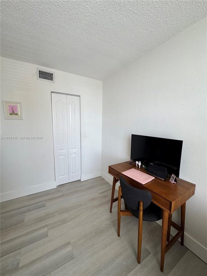 2000 Northeast 135th Street ##609 - Photo 4 of 16