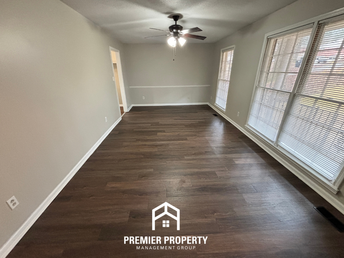 1573 Brewster Cir - Photo 4 of 23