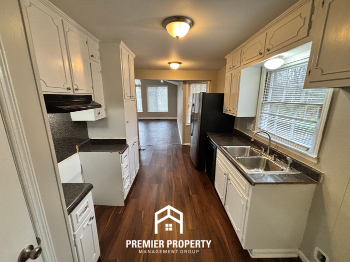 1573 Brewster Cir - Photo 5 of 23