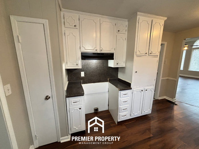 1573 Brewster Cir - Photo 6 of 23