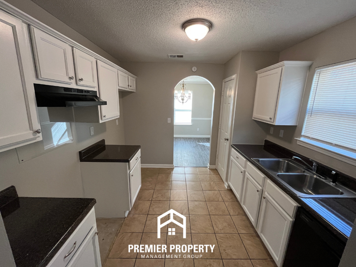 5384 Blue Diamond St - Photo 4 of 25