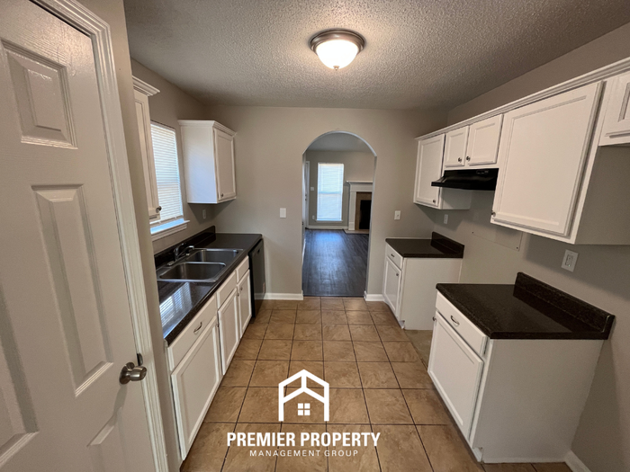 5384 Blue Diamond St - Photo 5 of 25