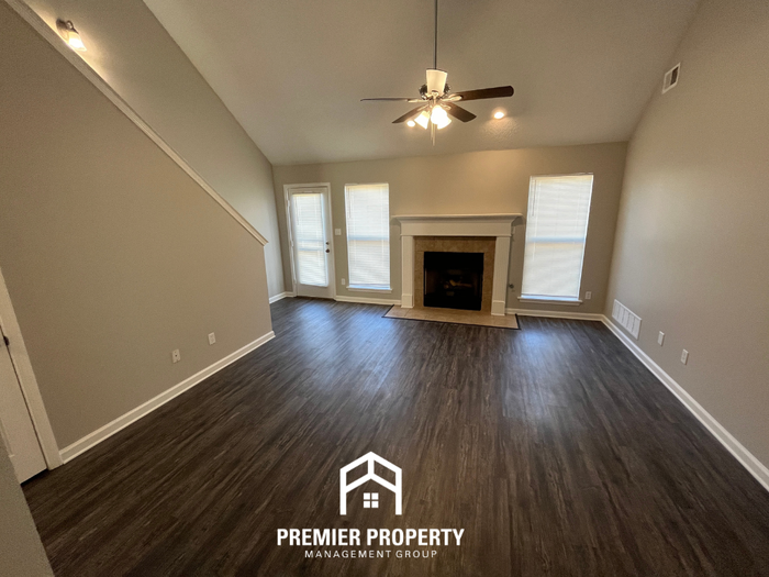 5384 Blue Diamond St - Photo 7 of 25