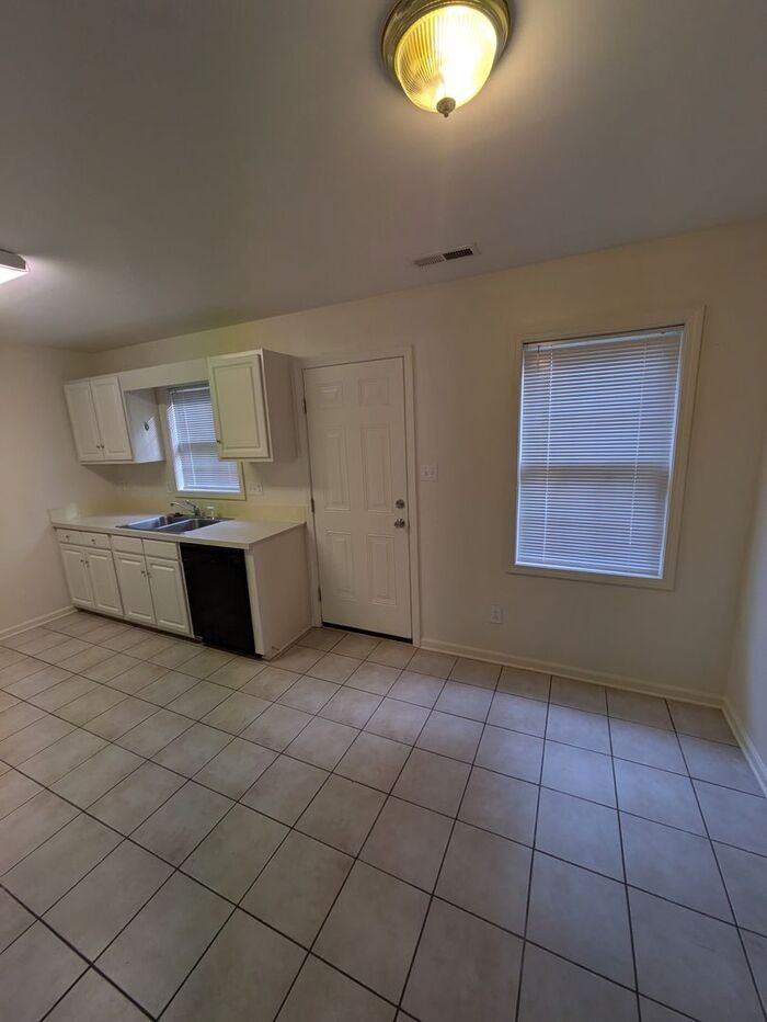 1738 14th Street Ln Ne #C - Photo 4 of 10