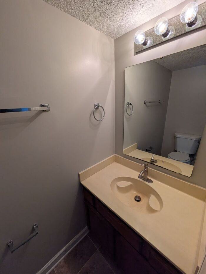 3900 N Center St #14 - Photo 3 of 15