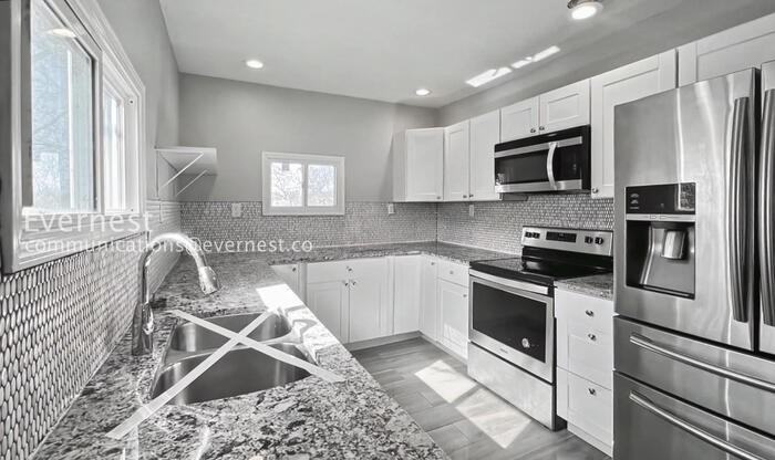 4308 Highland Ave - Photo 7 of 50