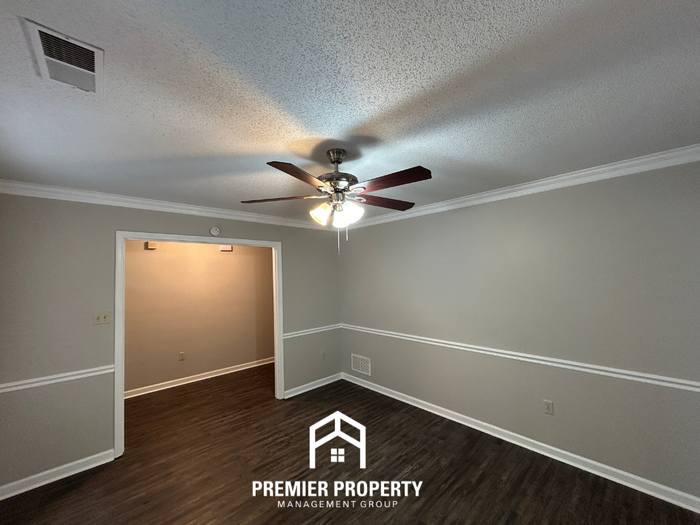 6736 Diana Dr - Photo 3 of 23