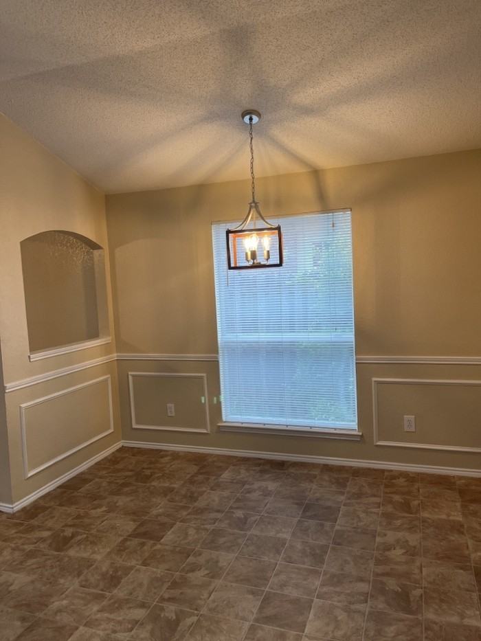 509 Hollyberry Dr - Photo 4 of 7