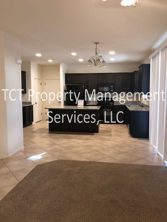 4136 E Oakland St - Photo 3 of 10