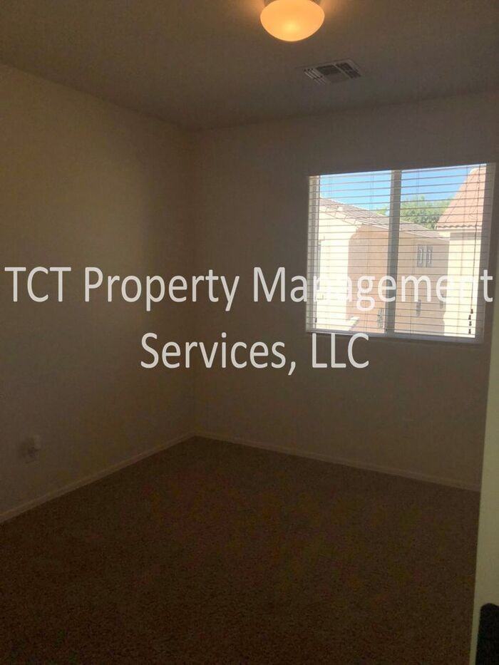 4136 E Oakland St - Photo 5 of 10