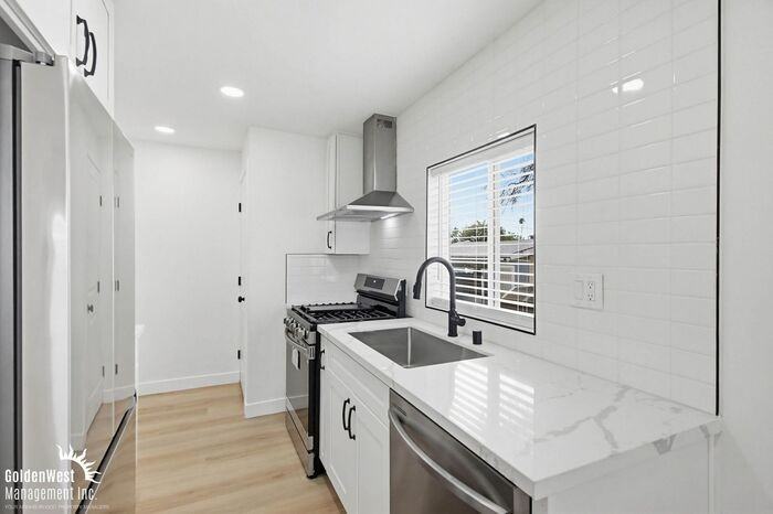 218 Alvarado St - Photo 5 of 20